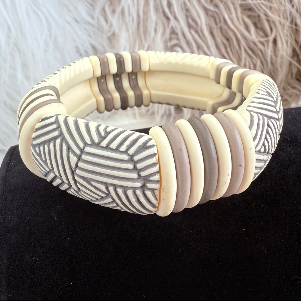 Beautiful, Bohemian, island beachy, chic stretch bracelet - Picture 7 of 9